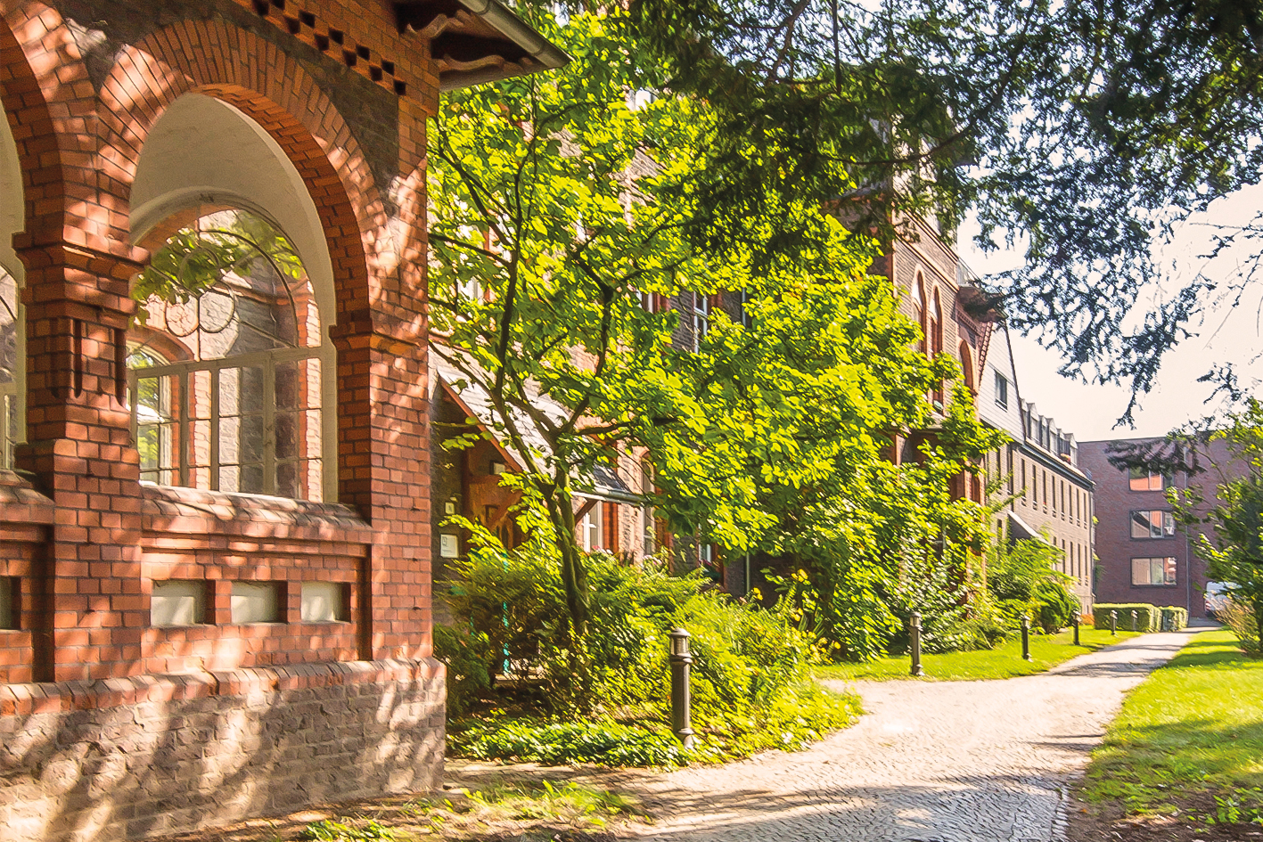 Immobilien, Makler, Haus, Wohnung, Eigentumswohnung, Kauf, Miete, verkaufen, vermieten, Düsseldorf, Düsseldorf-Nord, Düsseldorfer Norden, Duisburg, Duisburg-Süd, Duisburger Süden, Eigentümer, Eigentum, Vermietung, Vermieter, Immobiliensuche, suchen, Immobilienmakler, real estate agency, real estate agent, Haus kaufen, Haus mieten, Wohnung kaufen, Wohnung mieten, Immobilienexperte, Immobilienberater, Wittlaer, Kaiserswerth, Kalkum, Angermund, Lohausen, Stockum, Golzheim, Zuhause, ASSVOR, Kaufpreis, Herr Krüll, Senioren, altengerecht, Umbau, Alten, Elternhaus, Geduld, Fingerspitzengefühl, Service, Wohnen, Diakonie, alten, gerecht