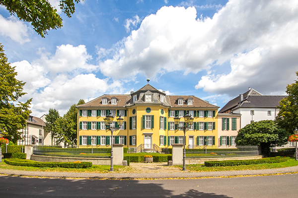 Ratingen, Vertrauen, Kunden, Wachstum, Immobilien, Makler, Haus, Wohnung, Eigentumswohnung, Kauf, Miete, verkaufen, vermieten, Düsseldorf, Düsseldorf-Nord, Düsseldorfer Norden, Duisburg, Duisburg-Süd, Duisburger Süden, Eigentümer, Eigentum, Vermietung, Vermieter, Immobiliensuche, suchen, Immobilienmakler, real estate agency, real estate agent, Haus kaufen, Haus mieten, Wohnung kaufen, Wohnung mieten, Immobilienexperte, Immobilienberater, Wittlaer, Kaiserswerth, Kalkum, Angermund, Lohausen, Stockum, Golzheim, Zuhause, ASSVOR, Kaufpreis, Herr Krüll, Kundenmeinunge, Referenzen, Bewertung